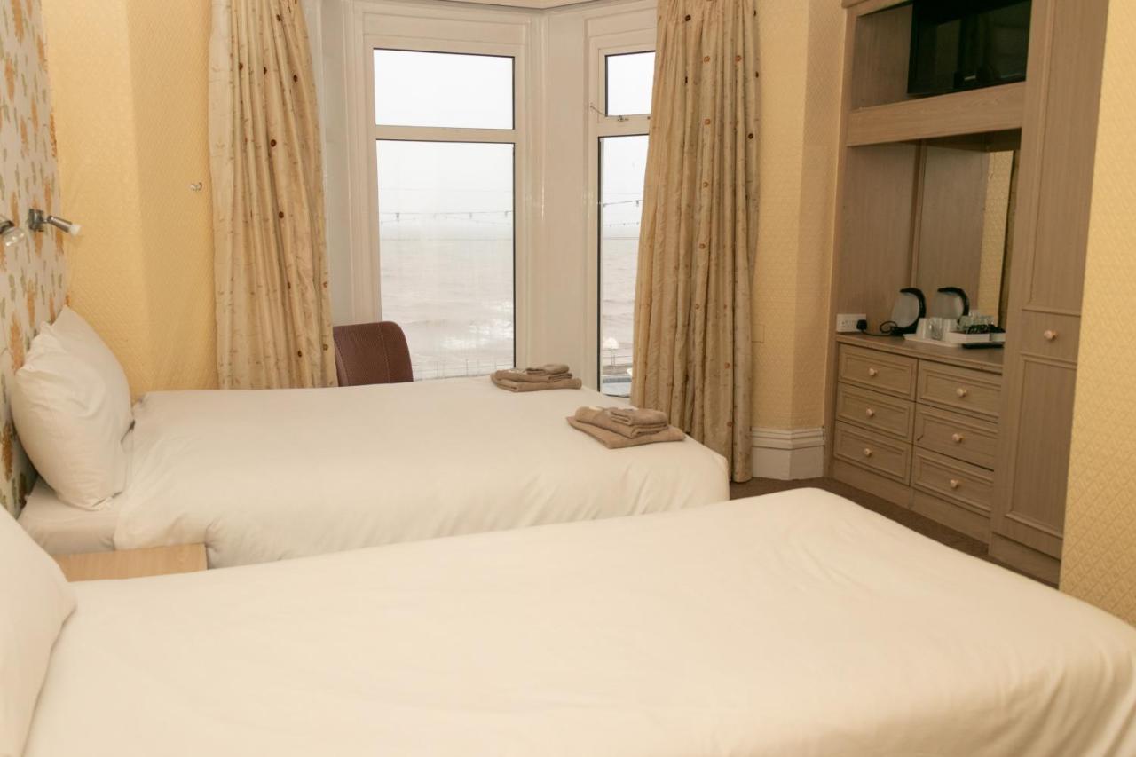 Starlux Hotel Blackpool Exterior photo